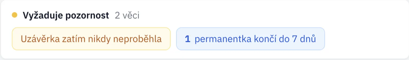 Panel „Vyžaduje pozornost“ v aplikaci s věcmi, které je potřeba dořešit.